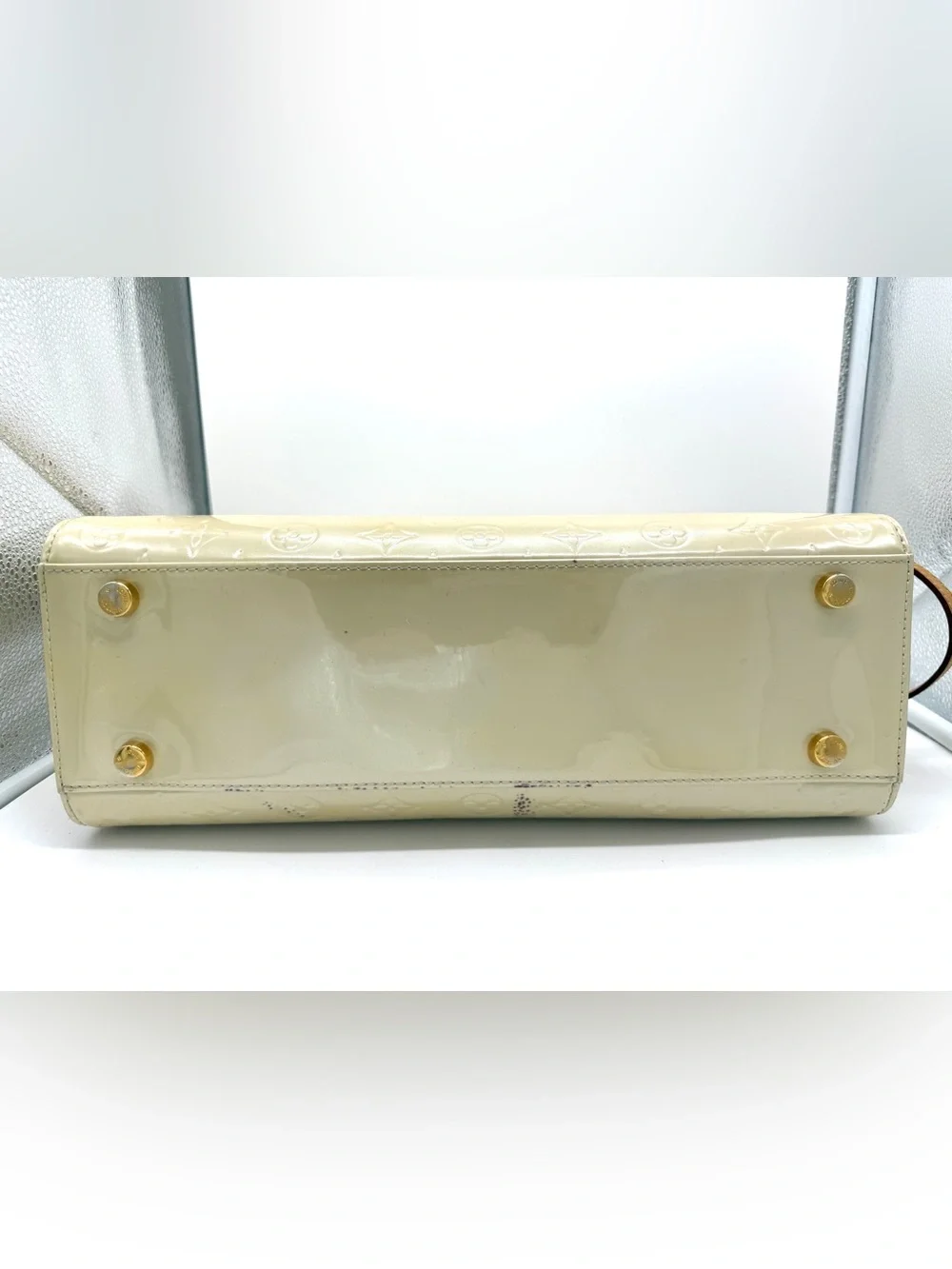 Authentic Louis Vuitton Vernis Brea GM in Blanc Corail